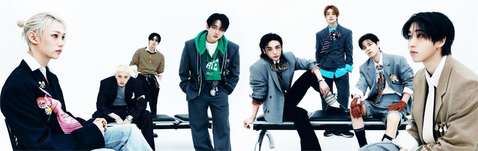 STRAY KIDS