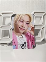 {{productViewItem.photos[photoViewList.activeNavIndex].Alt || productViewItem.photos[photoViewList.activeNavIndex].Description || 'Официальные фотокарты Stray Kids - Celebrate'}}